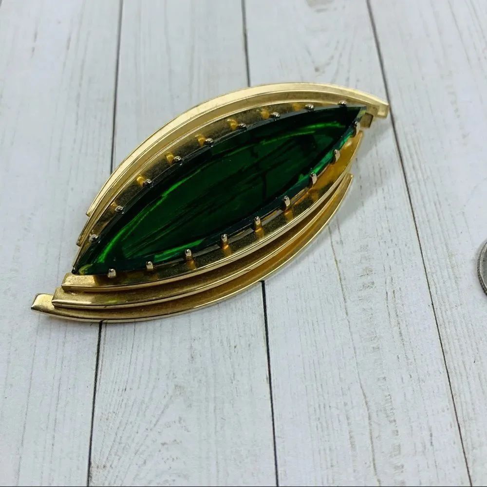 VTG Green Glass Gold Brooch - Picture 2 of 3
